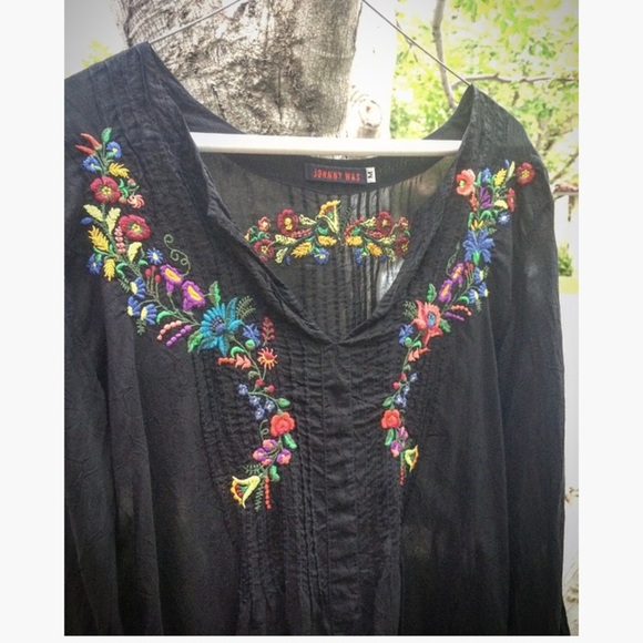 Stylish Beautifully embroidered Johnny Was top! - Picture 2 of 5